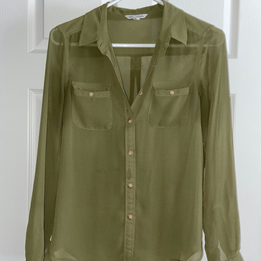 American Eagle Long Sleeved Button Down